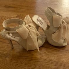 Nude Stiletto Sandal With Organza Bow. Brand New. Buckles At Ankle. Size 7. Sandals With Bow, Girls Pumps, Organza Bow, Black Satin Heels, Grey Pumps, Cutout Heels, Sam Edelman Heels, Orange Heels, Platform Stilettos