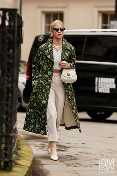 The Best Street Style From London Fashion Week A/W 2020 London Fall Fashion, Fashion Style Guide, 2020 Street Style, London Fashion Week Street Style, Muslim Fashion Hijab Outfits, Grooming Tips, Quick Outfits, Style Advice, London Street Style