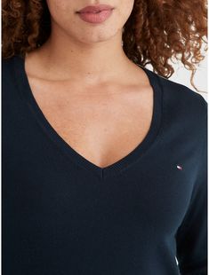 Tommy Hilfiger women's sweater. Styled from a soft, lightweight cotton blend, our versatile V-neck sweater is an easy, transitional layer.  Material: 100% Better Cotton Initiative (bci) Cotton. Tommy Hilfiger V-neck Winter Top, Tommy Hilfiger V-neck Tops, Tommy Hilfiger Store, Kids Styles, Sock Shop, Tommy Hilfiger Women, Sand Color, Tommy Jeans, V Neck Sweater