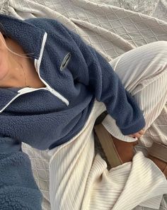 Autumn Coastal Outfit, Quarter Zip Outfit Aesthetic, Navy Outfit Aesthetic, Blue Quarter Zip Outfit, Coastal Girl Outfits, Blue Autumn Aesthetic, Navy Blue Aesthetic Outfit, Navy Fall Outfits, Coastal Fall Outfits