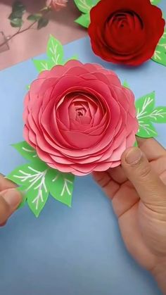 paper craft Craft Ideas For Nursing Home Residents, Fun Diy Crafts For Adults, Springtime Crafts For Kids, Crafts For Elderly, Small Flower Fabric, Easy Spring Crafts, Spring Toddler Crafts, Flower Crafts Kids