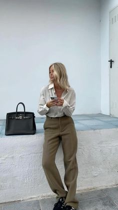 Cool Work Outfits, Mom Aesthetic Outfit, Conference Outfit, Work Conference, Elegantes Outfit Damen, Rok Outfit, Chic Work Outfits Women