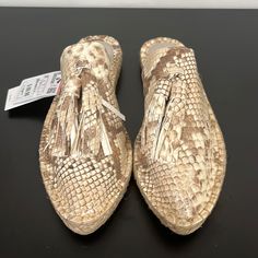 These Zara Mules Are So Stylish And Perfect For Spring/Summer! Fits True To Size Zara Beige Sandals For Vacation, Summer Cream Espadrilles With Flat Heel, Chic Beige Espadrilles For Summer, Chic Beige Summer Espadrilles, Cream Slip-on Espadrilles For Summer, Cream Slip-on Espadrilles For Spring, Zara Summer Sandals In Beige, Zara Beige Summer Sandals, Zara Beige Casual Sandals