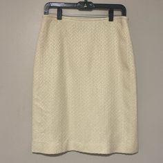 Nwot Tahari Midi Skirt Formal Dress Skirt Glitter Knit Design - Size 6 The Waist Lying Flat Is 15 Inches. The Length From Top To Hem Is 22 Inches. Winter Cream Lined Skirt, White Pencil Skirt For Winter, Skirt Pencil, Knitting Designs, Formal Dress, Dress Skirt, Midi Skirt, Womens Skirt, Pencil