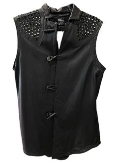 This black leather vest with metallic shoulder inserts is a bold Western-style piece with a rebellious edge. Mixing modern vibes with those metal details, it brings a daring and stylish twist to the game. Pair it with jeans and cowboy boots for that full-on Western feel or throw it over a dress for a unexpectedly chic look. This vest is your ticket to rocking an trendy Western.Size LMade in US Jeans And Cowboy Boots, Western Vest, Black Leather Vest, Modern Vibe, Leather Vest, Western Style, Western Fashion, Cowboy Boots, The Game