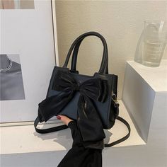 Cute Black Bag, Black Bag Aesthetic, Cross Bags For Women, Black Side Bag, Tas Chanel, Formal Bag, Elegant Handbags, Fancy Purses, Female Bags