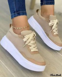 Olivia Mark - Muffin sneakers with laces and contrasting inserts Orthopedic Shoes Stylish, Women Platform Shoes, Orthopedic Shoes, Fashion Bottoms, Casual Trainers, Sporty Casual, Mesh Sneakers, Casual Sneakers Women, Breathable Sneakers