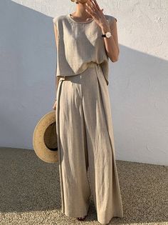 Oversize Outfits, Oversized Clothes, Loose Fitting Pants, Mid Waist Pants, Sleeveless Suit, Linen Fashion, Elegante Casual, Pajama Set Women, Look Casual