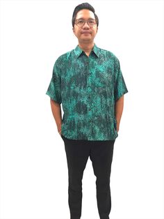 "Short Sleeve Men's Bali Batik Shirt in 100% Rayon Handmade in Bali, Indonesia for Father's Day Gifts This collar men shirt is came in an Abstract Batik with a shade of Turquoise green and grey hues. It's perfect for casual wear from day to night.  The shirt is sewn with great care and attention to details featuring a front pocket for storing small items.  Material : 100% Rayon You can customized this Men Shirt into Short Sleeves or Long Sleeves Detail measurements for is as follow  Short Sleeve Men's Shirt Style  Size S  Bust 42\" Waist 42\" Length from High Point Shoulder 28\" Size M Bust 44\"  Waist 44\"  Length from High Point Shoulder 28\" Size L Bust 46\"  Waist 46\" Length from High Point Shoulder 29 1/2\"  Size XL Bust 50\" Waist 50\" Length from High Point Shoulder 31\" Long Sleev Green Hawaiian Button-up Shirt, Men Collar Shirt, Fit Man, Long Sleeve Men, Vert Turquoise, Turquoise Grey, Man Shirt, Batik Shirt, Beach Wear Men