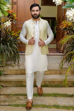 SKU: 21015 Meets opulence in this stunning ensemble: a pearl white raw silk kurta, gracefully complemented by an off-white hand-embroidered waistcoat, and finished with sleek plain raw silk trousers. Embrace the festive season with style and sophistication. Raw Silk Kurta, Embroidered Waistcoat, White Kurta, Silk Kurta, Silk Trousers, White Hand, Fashion Consultant, Raw Silk, Festive Season