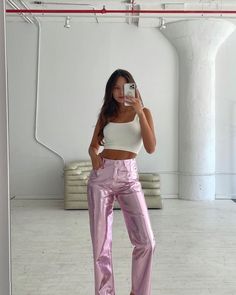 Amy Lynn Metallic Pants in Pink Pink Metallic Pants, Metallic Pants Outfit, Metallic Pant, Sparkly Pants, Metallic Trousers, Jeans Rosa, Outfit Concert, Vegas Party, Metallic Pants