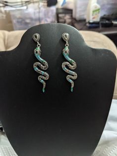 Beautiful detailed .925 Snake earrings, Silver Snake-shaped Metal Earrings, Silver Snake Shaped Metal Earrings, Silver Snake Shape Metal Earrings, Silver Snake-shaped Earrings, Silver Snake-shaped Pierced Earrings, Handmade Snake Shape Earrings, Silver Snake-shaped Earrings For Pierced Ears, Silver Snake Shape Earrings, Handmade Elegant Snake Earrings