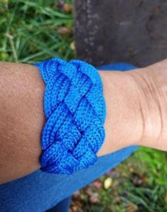 "Nautical Blue Cord Bracelet Unisex knot Bracelet Sailor Wrap Bracelet Beach Summer Bracelet Surfer Bracelet Woven Bracelet Turks Head Knot  This is beautiful summer blue bracelet unisex cool woven cord bracelet, about 1.57 inch wide (4 cm). This listing has 11 colors and 6 sizes to choose from. This bracelet is made by hand from syntetic cord. These bracelets will be a good gift for your friends at a sea beach party, a nautical wedding.  Please select color: 1-white 2-beige 3-grey 4-orange 5-pi Turks Head Knot, Anchor Jewelry, Cotton Bracelet, Nautical Bracelet, Surfer Bracelets, Summer Bracelet, Bracelet Cordon, Wedding Pets, Woven Bracelet