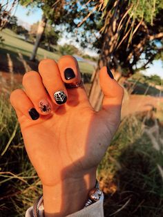 Spider Man Nails Natural, Couples Halloween Nails, Spider Man Nails Men, Spiderman Natural Nails, Halloween Masc Nails, Mens Nail Art Designs Black, Male Halloween Nails, Short Nails Masc, Mens Halloween Nails