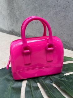 This cute BC Bali Jelly Bag is the perfect combination of functional and stylish! Its small size is perfect for holding your most important items. Whether you're going about your day-to-day or jet-setting around the world, you can do it in style! Color: Clear(Multi), White, Fuchsia, Cobalt Measures 6.5 x 4.5 x 3.5 inches Luxury Trendy Pink Bucket Bag, White Fuchsia, Palm Beach Gardens Florida, Jelly Bag, Palm Beach Gardens, Cute Bags, Pink Bag, Jet Set, Boutique Clothing