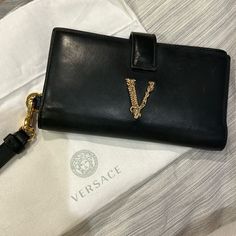 100% Authentic Versace Versace Bags, Black Wallet, Versace, Wallets, Bag Lady, Wallet, Women Shopping, Black, Color