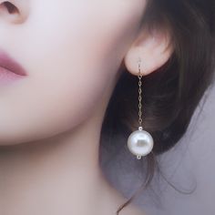 This timeless design of those dangle pearl earrings adds an air of sophistication to any look, perfect for everyday, office, or evening wear. ⚜ Earrings ❀ Faux Pearl 18mm❀ Gold Plated Sterling Silver Ear Wire❀ 14K Gold Plated Brass Chain❀ Length 2.75 Inch (7cm) Chinese Meditation, Dangle Pearl Earrings, Unique Studs, Asian Jewelry, Pearl Dangle Earrings, Studded Necklace, The Oscars, Spiritual Meaning, Pearl Earrings Dangle