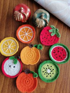 crocheted fruits and vegetables are arranged on a table