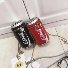 Coca Cola fun bag, also available in black ! Funny Personality, Cherry Coke Can, Type 4 Hair, Messenger Handbags, 2017 Fashion, Detail Shop, Chain Bag, Types Of Bag, Small Handbags