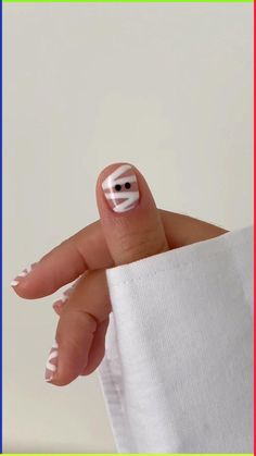 #summer #nails #summernails #summery #aesthetic #beach #teen #trendynails #springnails #springtrendynails #summertrendynails #fashion Short Mummy Nails, Nails October Halloween, Diy Ghost Nail Art, Fall Nails 2023 Halloween, Ghost And Mummy Nails, Simplistic Halloween Nails, Easy Simple Halloween Nails, Halloween Nails Natural Nail, Halloween Kid Nails