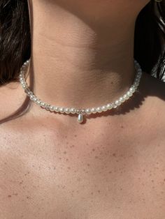 Simple Pearl, Pearl Choker, Choker Necklaces, Beaded Choker, Pretty Jewellery, Personalized Necklace, Chain Styles, Pearl Beads, Necklace Lengths