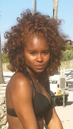 Sandy Brown Natural Hair, Golden Brown Natural Hair, Brown On Black Women, Hair That Matches Skin Tone, Honey Brown 4c Hair, Blonde On Dark Skin, Ombre Natural Hair, Brown Hair Black Women, Brown Natural Hair