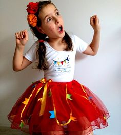 Roupa para Festa Junina, ensaio fotográfico e aniversários - Fantasia de Festa Junina. Composta por Collant Infantil ou Body Bebê personalizado bordado e Saia Tutu Infantil.    Collant com elasticidade perfeita para brincar, prática de exercícios, ginástica, esportes ou ballet.  Perfeito para as ... Baby Mickey, Unique Kids, Cowboy Cowgirl, Fashion Event, Mother Daughter, Baby Photos, Party Outfit, Girl Hairstyles, Fantasia