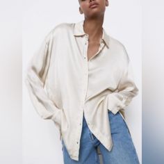 Nwt H&M Satin Effect Midweight Stitched Edge Cream Eggshell Long Sleeved Button Down Shirt Size Medium 20” Pit To Pit 27” Length Curved Hem Nice Staple Resort Shirt, H&m Shirts, H&m Women, Silky Blouse, Cotton Poplin Shirt, Distressed Black Jeans, Poplin Shirt, Oversized Shirt, Dress With Bow