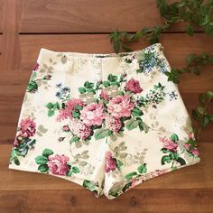 Bajee Collection Floral Shorts. High Waisted Short Shorts. Has Side Zipper. Faux Back Pocket Detail. Has A Good Stretch To Them. Marked Size M, But Fit Like A Size S. Never Worn And In Great Condition. Cutesy Clothes, Shorts High Waisted, Floral Shorts, Good Stretches, Color Shorts, Short Shorts, Pocket Detail, High Waisted Shorts, Shopping List