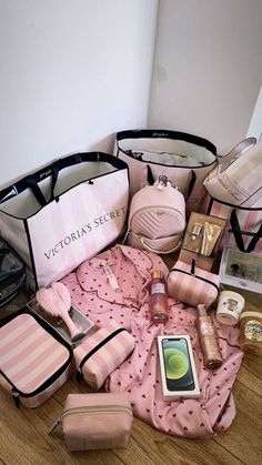 Skincare Shopping, Profumo Victoria Secret, Victoria's Secret Aesthetic, Honey Pink, Mode Hijabi, Pink Lifestyle, Estilo Real, Vs Models