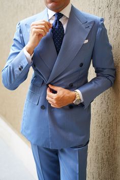 Fashion Etiquette, Italian Style Suit, Mens Tailored Suits, Italian Mens Fashion, Gentlemen Style, Gentleman Lifestyle, Light Blue Suit, Mens Business, Tailored Clothes