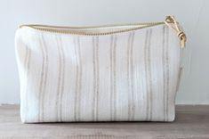 Enjoy this beautiful Linen makeup bag! Carefully handcrafted by Coussins Elegance in our Atelier! This unique cosmetic bag will be your favorite pouch to Carry your little needs :makeup, Beauty Product, lip balm, hand cream etc... The perfect gift for a women you love! Fabric: Linen Lining : organic light cotton YKK brass zipper Size: 10 x 5 1/2 X 2 inches Final sale Thanks for shopping at Coussins Elegance Gold Bangle Set, 20x20 Pillow Covers, Gold Bangle, Toiletry Storage, Bangle Set, Beauty Product, Style Expert, Hand Cream, Cotton Lights