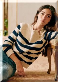 Fall into fashion with our captivating autumn outfits! Explore cozy layers, rich hues, and timeless styles to create the perfect look. Striped Sweater Outfit, Grunge Fits, Capsule Wardrobe Basics, Nautical Sweater, Estilo Indie, Earthy Outfits, Cotton Jumper, Summer Capsule Wardrobe