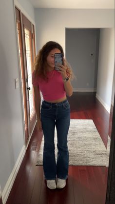 How To Style Hot Pink Shirt, Hot Pink T Shirt Outfit, Hot Pink Tshirt Outfits, Pink Tshirt And Jeans, Dark Pink Shirt Outfit, Bright Pink Shirt Outfit, Jeans And Pink Top Outfit, Pink Outfits School, Pink Tee Outfit