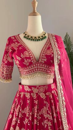 #blousedesignideas #lehenga Blouse For Lengha, Lengha Choli For Wedding, Lehenga Blouse Models, Lehenga Neck Designs, Lehenga Sleeves Design, Lengha Blouse Design, Traditional Lehenga Blouse Designs, Lehenga Choli Blouse Designs, Choli Blouse Designs Latest