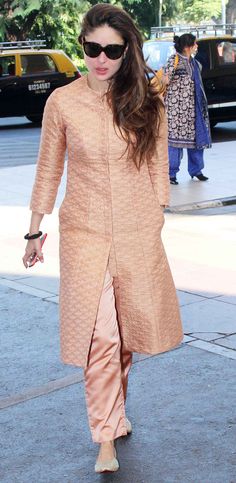 Kareena Kapoor Khan : Spotted: Kareena Kapoor Khan, Madhuri Dixit at the airport Straight Suit, Indian Designer Suits, Salwar Designs, Salwar Kamiz, Kurti Designs Party Wear, Kareena Kapoor Khan, Kurta Designs Women, Cream Colour, Dress Indian Style