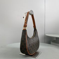 Description CLN Ava Bag In Triomphe Canvas Brown For Women 9in/23.5cm 193952BZJ.04LU Rep 1:1 Size: 9 x 5 x 2 inches/23.5 x 15 x 6 cm (Height x Length x Width) High-end bag from CLN brand Made from high quality material Gold Finishing Cross-Body And Shoulder Carry Bag form with extremely solid and meticulous lines Secure zipper Short in a spacious pocket Can be worn over the shoulder or crossbody Includes box, dust bag. This product is of the best quality. Celine Ava Bag, Celine Brand, Celine Ava, Zipper Shorts, Stylish Handbags, Celine Bags, Evening Clutch Bag, Carry Bag, Carry On Bag