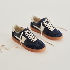 Casual Shoes Women Sneakers, Sneaker Socks, Staple Shoes, Fall Sneakers, Navy Blue Shoes, Navy Sneakers, Shoes Sneakers Nike, Trending Sandals, Cute Sneakers