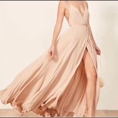 This Beautiful Champagne Color Gown (100% Viscose) Makes For A Dreamy Dress For Any Event. It’s A Size 6 And Has Never Been Worn! I Was Going To Wear It As A Maid Of Honor Dress, But Ended Up Finding A Different Dress At The Last Minute And Missed The Return Window With Reformation. Christmas Outfit Casual, Champagne Color Dress, Champagne Gown, Long Green Dress, Christmas Outfits Women, Maid Of Honour Dresses, Wrap Maxi Dress, Reformation Dress, Color Champagne