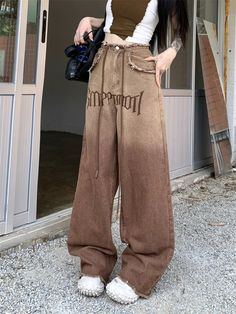 Brand: other/otherAge: 18-24 years oldSize: XS S M LWaist type: High waistWorkmanship: Zippered pattern, buttons, multiple pocketsColor classification: GradientPants placket: ButtonsCatalog number: 2938Season: SummerYear Season: Summer 2023Thickness: RegularTrouser length: Long pantsStyle: wide-legged pantsColor: Dark Trendy Cotton Bottoms With Letter Print, Trendy Baggy Brown Bottoms, Trendy Baggy Brown Pants, High Waist Brown Bottoms For Streetwear, Y2k Style Brown Wide Leg Pants, High-waisted Brown Pants For Streetwear, Brown Cotton Drawstring Pants, Y2k Wide Leg Brown Pants, Brown Cotton Pants With Drawstring