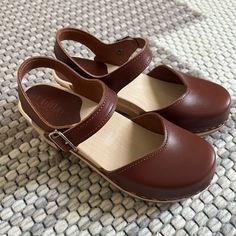 New, Never Worn, Sandgrens Victoria Clog In Cognac, Vegetable Tanned. Purchased While Pregnant And My Feet Grew So I Never Got To Wear Them! Brown Closed Toe Clogs With Removable Insole, Brown Clogs With Heel Strap And Round Toe, Brown Slip-on Clogs With Heel Strap, Brown Ankle Strap Clogs With Leather Sole, Sandgrens Clogs, Clogs Shoes, Mule Clogs, Mules Shoes, Cognac