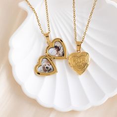 Custom Photo Locket Paw Neckalce, Pet Necklace with Photo, Memorial Jewelry, Minimalist Paw Necklace, Wedding Gift, Christmas Gift, Mom Gift 🌟Color: gold, silver 🌟Pendant size: 19×18.7MM 🌈This mini heart necklace is designed specifically for dog lovers, featuring an exquisite paw print engraving that symbolizes the deep bond with their pets. The internal customizable photo locket allows you to cherish beautiful memories with your beloved dog, making it a heartfelt gift that perfectly captures warmth and love, ideal for commemorating dog lovers. 💡Highlights: ✨Unique Paw Print Engraving Design: The exterior of the necklace is beautifully engraved with a paw print design, representing endless love and loyalty for pets. This unique design adds personality and allows every wearer to feel a Personalized Necklaces For Valentine's Day, Gold Locket Necklace With Adjustable Chain For Wedding, Personalized Gold Jewelry For Special Day, Heart-shaped Jewelry For Mother's Day, Dainty Locket Necklace With Adjustable Chain For Wedding, Dainty Wedding Locket Necklace With Adjustable Chain, Valentine's Day Wedding Necklace With Adjustable Chain, Adjustable Chain Necklace For Wedding On Valentine's Day, Personalized Gold Necklaces For Special Day