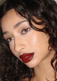 Valentine Looks Outfit, Valentines Looks, Plum Makeup, Red Lips Makeup Look, Red Lip Makeup, Photographie Portrait Inspiration, Hot Makeup