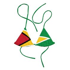 Adoptez les couleurs du drapeau guyanais avec ce haut de bikini à cordes rembourrées recyclé et respectueux de l'environnement pour votre prochaine course à la plage, à la piscine ou lors d'une fête. Le haut est fabriqué à partir de polyester recyclé doux, avec UPF 50+ et des bretelles polyvalentes et extensibles prêtes à être coiffées. Le dessus est double couche et est livré avec un rembourrage amovible supplémentaire pour plus de confort. Achetez-en un aujourd'hui et associez-le à une tenue p Sporty Green Triangle Top Swimwear, Green Triangle Top Sports Swimwear, Green Triangle Top Swimwear For Sports, Beach Run, Guyana Flag, Running On The Beach, Flag Colors, Upf 50, String Bikinis