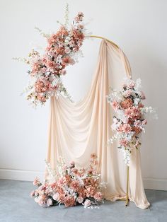 an arch decorated with pink and white flowers