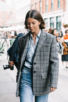 Oversized Blazer Street Style, Blazer And Jeans, Blazer Street Style, Casual Chic Outfits, Mode Instagram, Minimal Street Style, Denim Outfits, Chique Outfits, Blazer Outfit