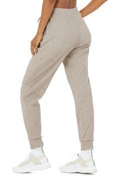 Total live-in material. The Muse Sweatpant takes comfort seriously—it’s made with a soft ribbed knit and has a relaxed silhouette, drawstring closure and pockets at side and back. Wear it with the matching hoodie or an easy tank. An iconic Alo fave So comfy & all-day cute Designed & uniquely fit to flatter every size Wear-tested by our in-house team for the perfect fit Alo Yoga® | Muse Sweatpant in Gravel Heather, Size: Medium