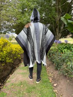 Our beautiful alpaca ponchos are perfect for a casual chilly day or can be dressed up for an evening out. The ponchos are a pullover style with a hood and you will love the coziness of the alpaca wool. The ponchos have grey tones with a tribal print. Size Length: 35 in Width: 43 1/2 in Materials 70% Alpaca & 30% Acrylic Satisfaction Guarantee We want you to love your new Fancy Alpaca product as much as we do and if you do not we accept returns on our products. Benefits of buying Fancy Alpaca pro Black Alpaca Poncho For Winter, Black Alpaca Cape For Winter, Casual Alpaca Poncho For Winter, Casual Alpaca Poncho For Fall, Fashion Poncho, Alpaca Poncho, Boho Poncho, Artisan Fashion, Christmas Clothing