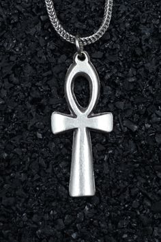 The ancient silver-plated necklace stands out with the Ankh symbol, transcending through ages. This symbol represents eternal life, resurrection, and spiritual balance. Crafted for both men and women, this special necklace captivates with intricately detailed craftsmanship and profound meaning. Made with high-quality materials, this unique piece of jewelry offers various chain types and lengths, catering to diverse preferences. Each chain elegantly brings the Ankh symbol to the wearer's chest, blending elegance and style. The necklace's durability and aesthetics evoke a sense of freedom and immortality. The antique silver-plated necklace dazzles with the profound meaning of the Ankh symbol. Specifically designed for men and women, this unique piece of jewelry carries the mystical ambiance Symbolic Cross Pendant Necklace, Spiritual Metal Necklaces, Spiritual Silver Stainless Steel Necklace, Symbolic Silver Cross Necklace, Silver Symbolic Round Pendant Necklace, Symbolic Antique Silver Stainless Steel Necklace, Spiritual Metal Cross Necklaces, Spiritual Stainless Steel Clavicle Chain Necklace, Spiritual Stainless Steel Clavicle Necklace