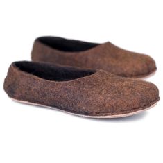 [felted_slippers],[wool_slippers], [burebure_slippers] Wool Slippers With Rubber Sole And Round Toe, Wool Slippers With Leather Sole For Winter, Winter Wool Slippers With Leather Sole, Brown Winter Slippers With Leather Sole, Wool Closed Toe Slippers For Winter, Wool Slip-on Slippers With Leather Sole, Winter Wool Closed Toe Slippers, Comfy Brown Winter Slippers, Casual Brown Wool Slippers